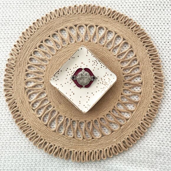 Elle Vintage Maroon Enamel Silver Tone Ornate Deco Floral Lips Style Brooch Pin - Picture 3 of 6